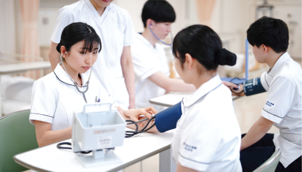 神奈川県立衛生看護専門学校の学校生活の様子