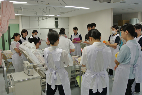 湘南平塚看護専門学校の学校生活の様子