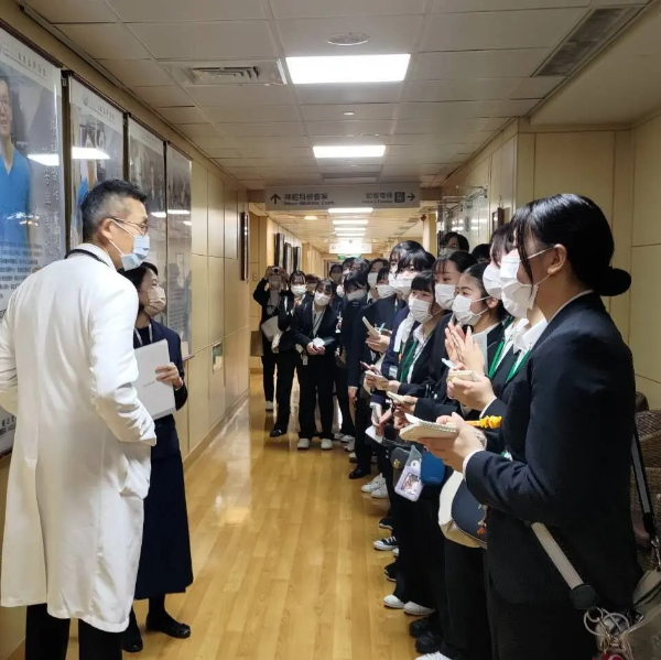 横浜実践看護専門学校の学校生活の様子